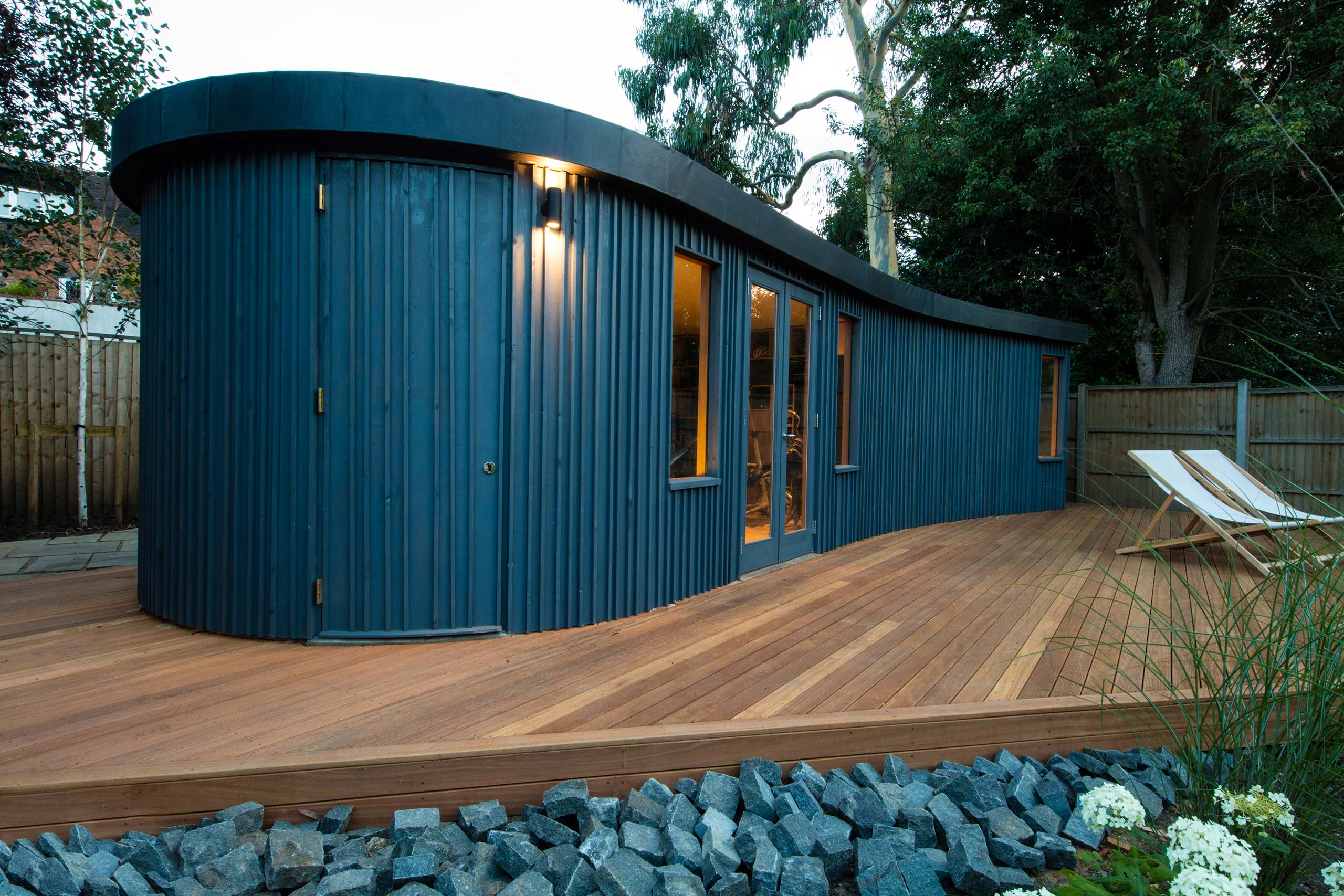 Curved garden room bespoke summer house by Six Hands